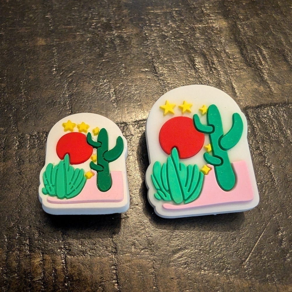 🎀$5 CROCS White and Green Charms with Cactus Design